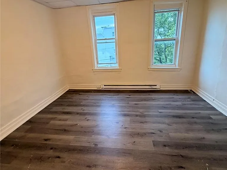 395 W Allen St — Photo 3