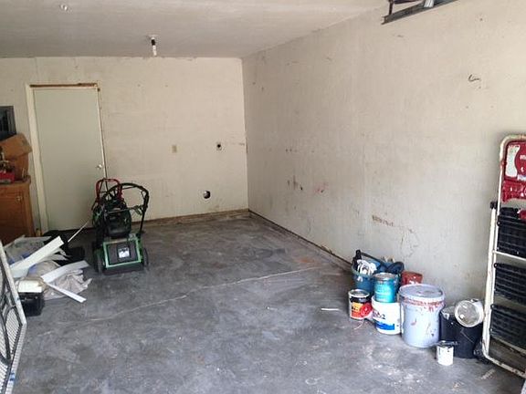 Garage (dryer hookup)