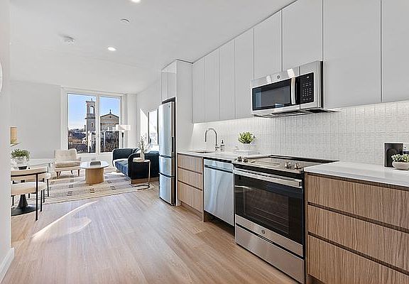 4th image of 540 Waverly Ave APT 4Q