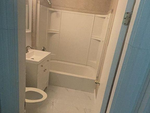 4th image of 125 Devon St #2