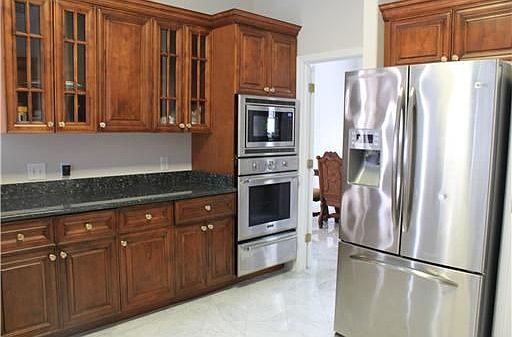 4th image of 200 W Greenbrier Dr
