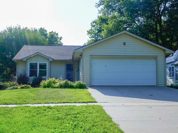 317 Vermont Ave, Holton, KS 66436