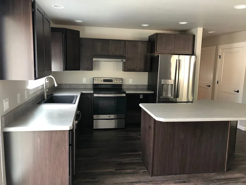 127 Crystal View Court - 1 — Photo 4