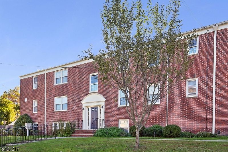 1st image of 390 Morris Ave #35