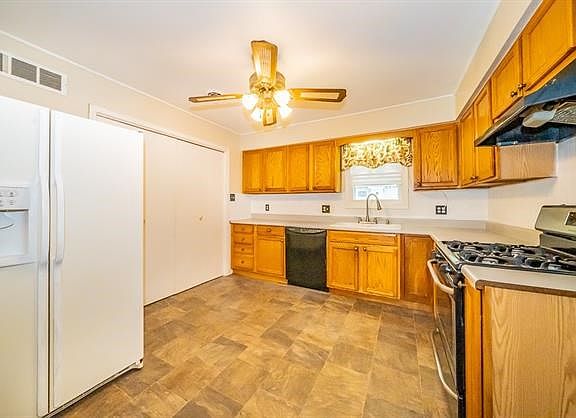 4th image of 2724 N 64th Ter