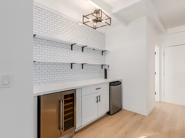 The Harlow Apartments — Photo 11