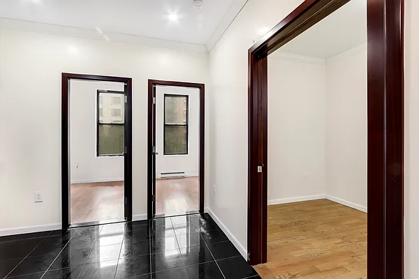 Rented by REZI | media 25