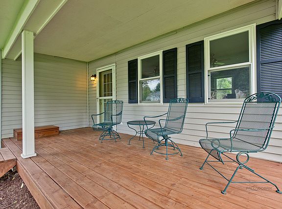 3rd image of 537 Dawn Cir