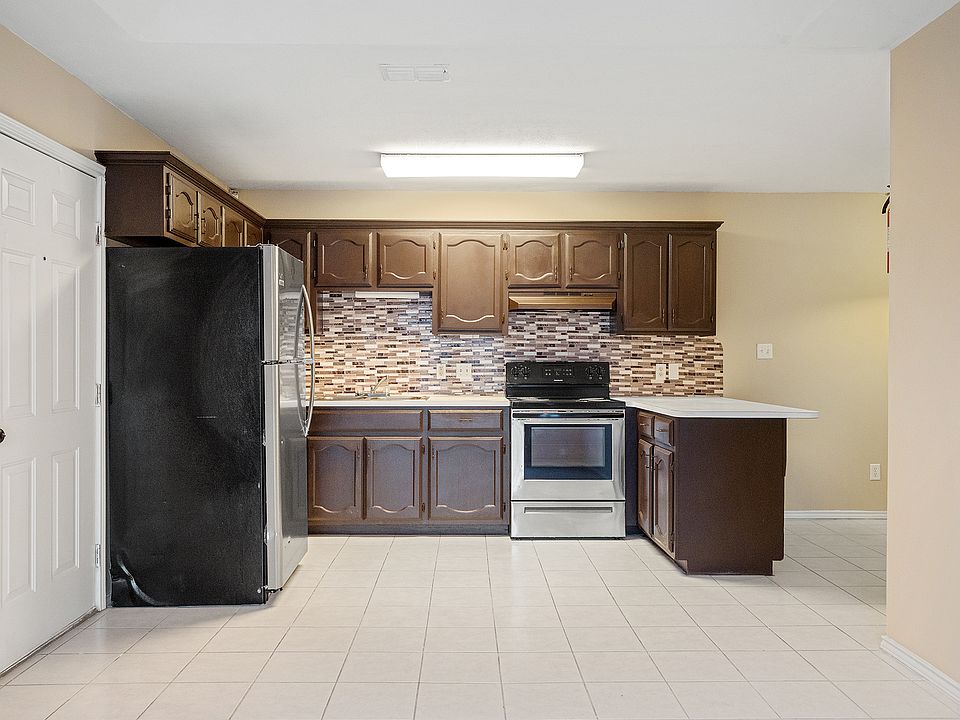 1st image of 1800 Oasis Dr Unit 104