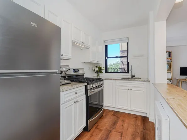 2821 Kings Highway image 9 of 22