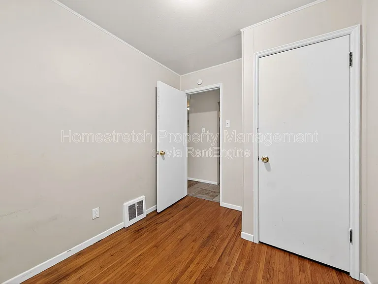 10409 Renfrew Dr — Photo 15