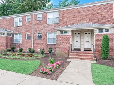 56 Edwards Street #2B, Roslyn Heights, NY, 11577