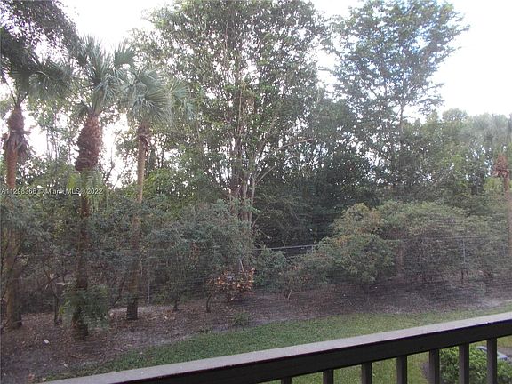 4th image of 900 SW 142nd Ave APT 206L