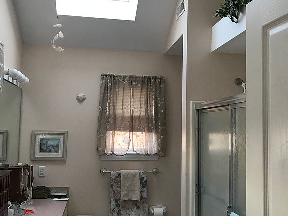Master bath w/sun roof