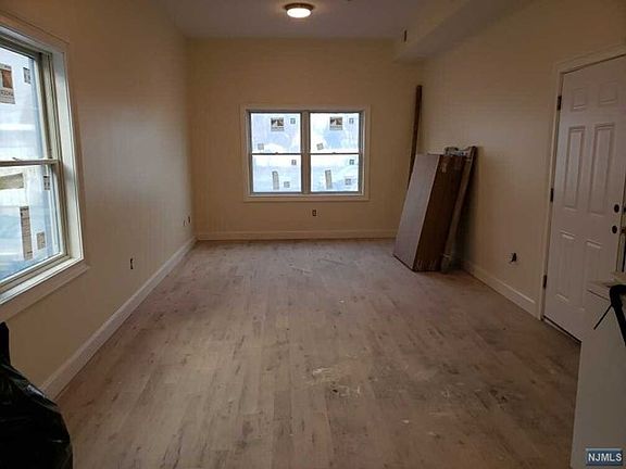 3rd image of 531-533 Kearny Ave #1