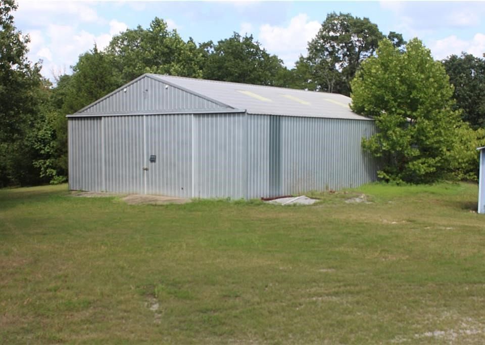 2nd image of 21293 State Line Rd