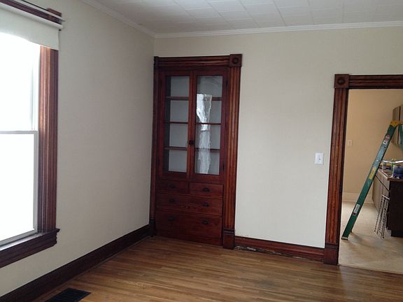 4th image of 319 Lincoln Ave