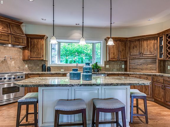5th image of 25610 Cheryl Dr