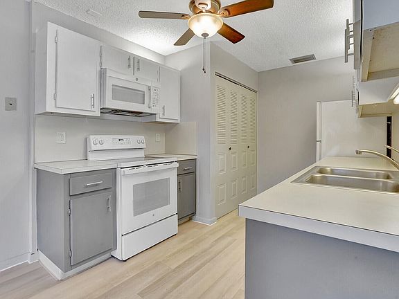 4th image of 3353 Christopher Street