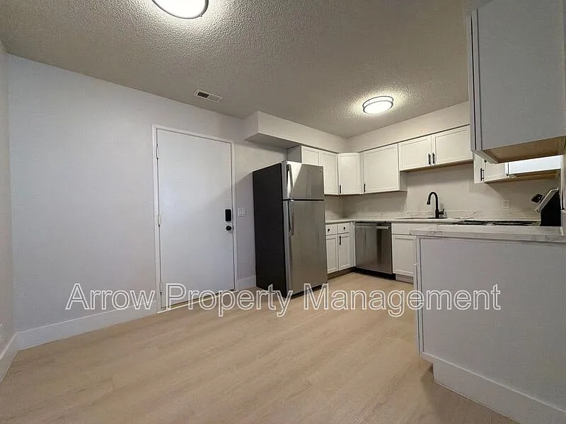 2 bed, 1.0 bath, 834 sqft, $995 — Photo 4