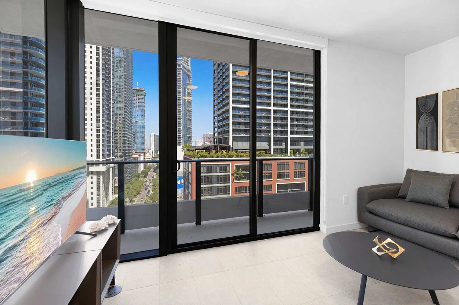 1 bed, 1.0 bath, 602 sqft, $5,952 — Photo 3