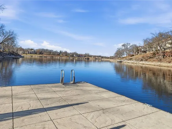 232 NE Bayview Dr, Lees Summit, MO 64064