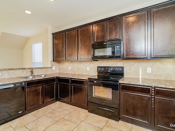 3rd image of 3806 Hickory Arch