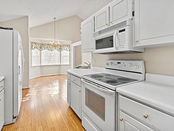 5th image of 121 Orchard Park Dr
