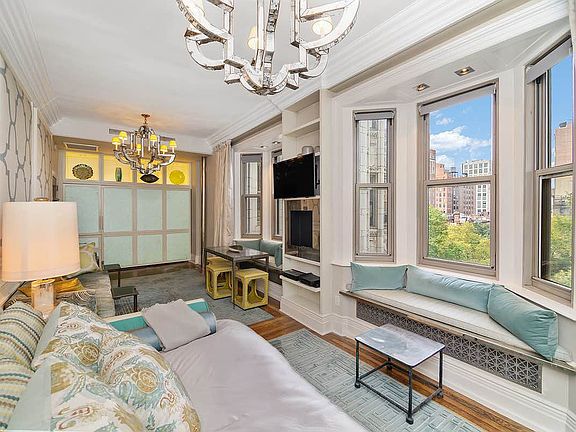 3rd image of 36 Gramercy Park E APT 8P