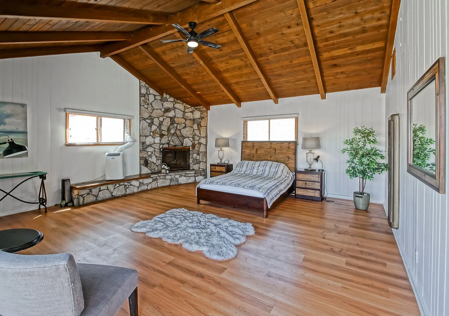 Spacious 3-bedroom, 3-bathroom Torrance home offering approximately 2,200 sq. ft. of living space. — Photo 4