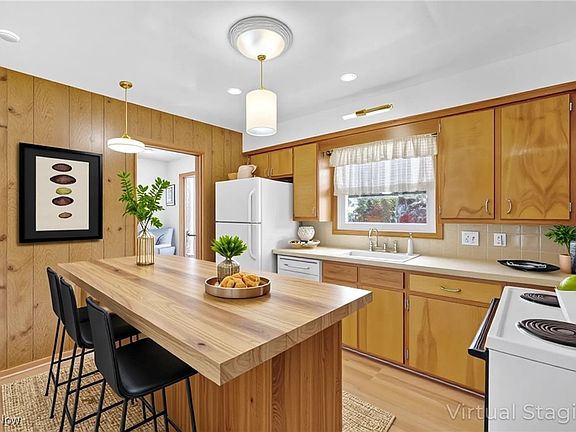 3rd image of 720 Lauby Ave
