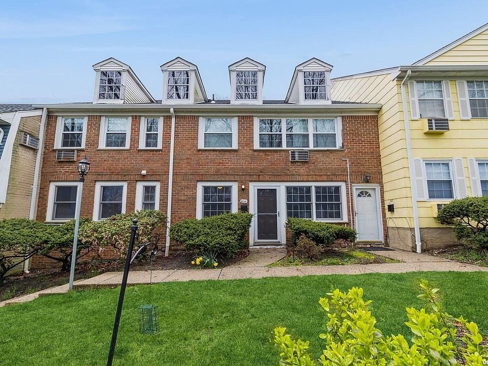 1st image of 614 Towne House Vill #614