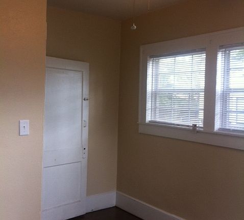 3rd image of 4235 Saint Johns Ave