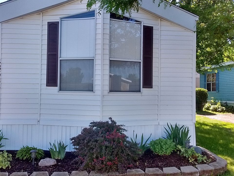 1st image of 48586 Lakeview E