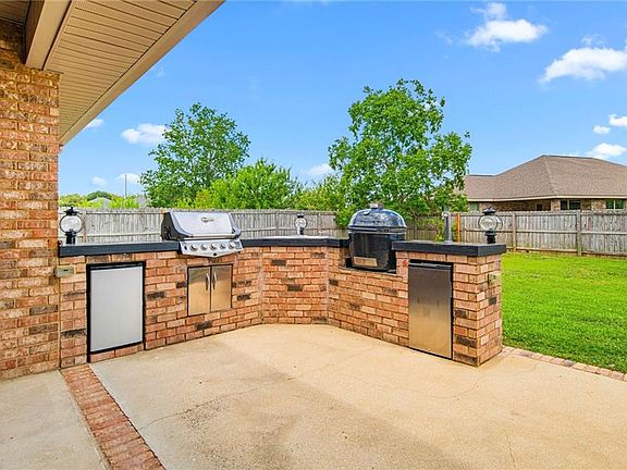 3rd image of 9812 Winchester Dr S