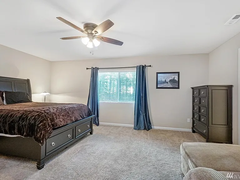 8935 Corona St NE — Photo 9