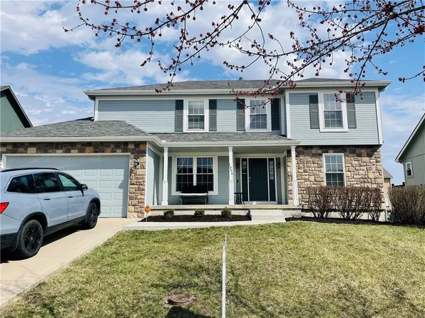 1055 Wyndham Dr, Lansing, KS 66043