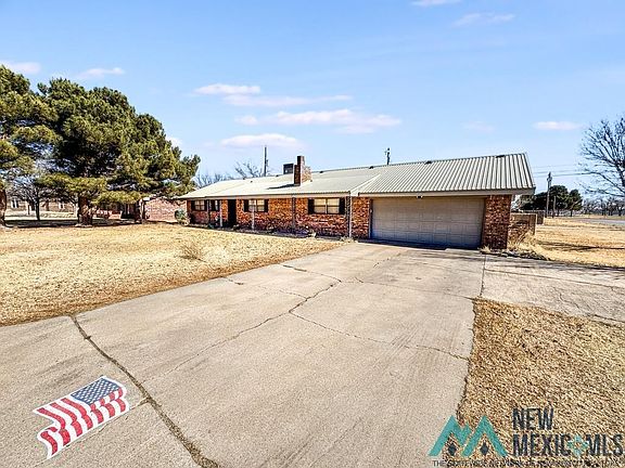3rd image of 904 W Avenue O