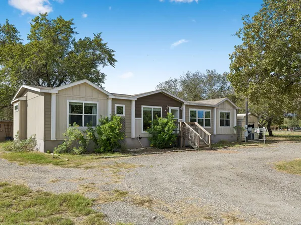 30 TERRY LN, Lytle, TX 78052
