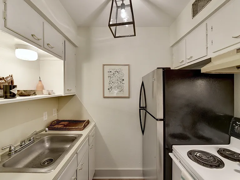 Brentwood — Photo 35