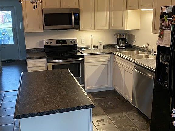 2nd image of 206 S Hillcrest Dr