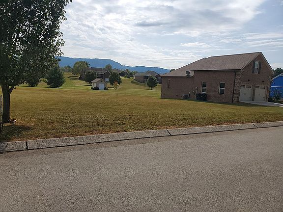 5th image of 517 Golden Rose Dr