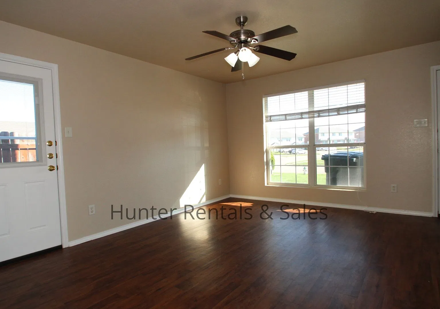 Three-Bedroom Dream! — Photo 4