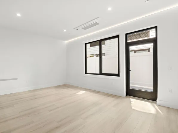 4525 Bergenwood Avenue image 64 of 74