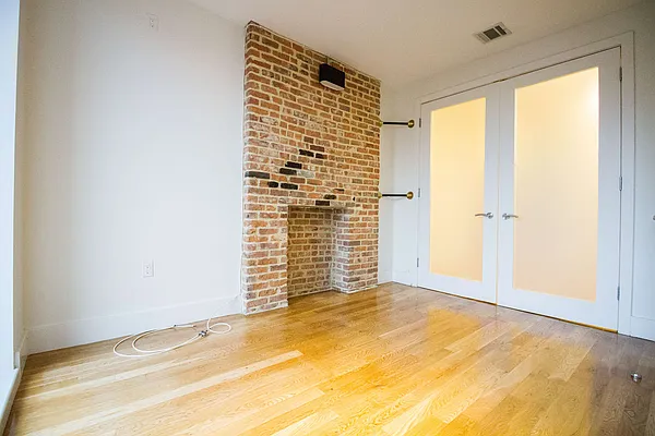 Rented by Nooklyn NYC LLC | media 53