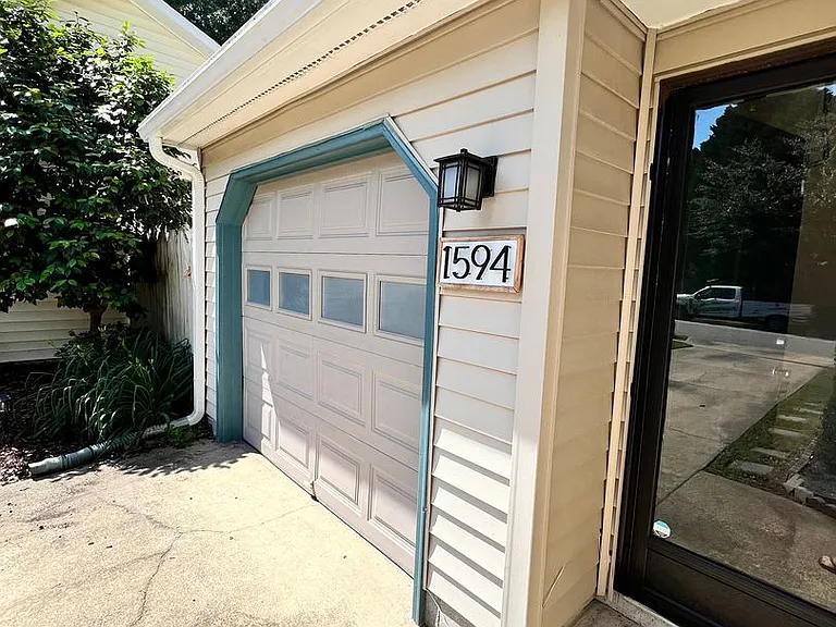 1594 Hummingbird Ln — Photo 5