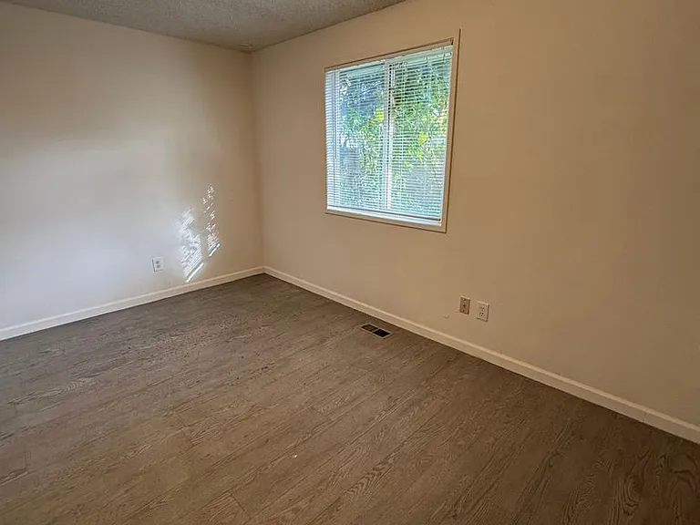 410 Brierwood Ct SE — Photo 6