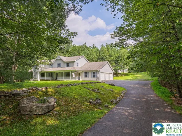 3811 Foxborough Ct E, Stroudsburg, PA 18360