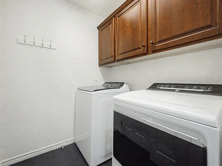 2435 Cordoba Bluff Ct — Photo 25