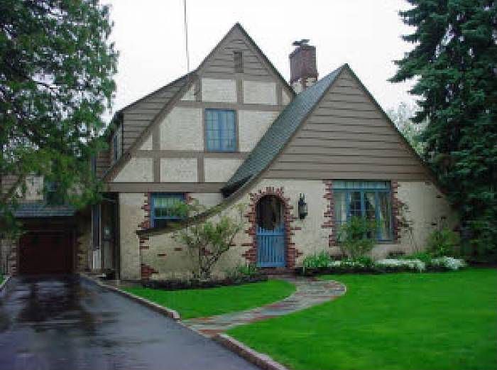 824 CEDAR TER